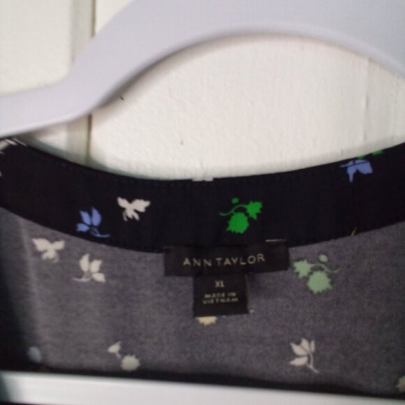 Ann Taylor Blouse Women XL Sleeveless V-Neck Floral Black Colorful - Picture 11 of 16